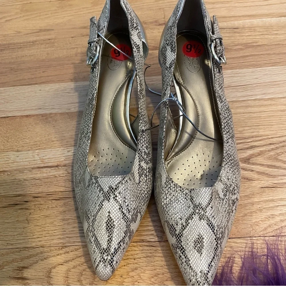Joan & David Circa snake skin embossed gold metallic heels buckle 9.5